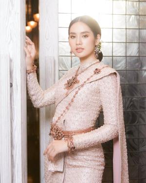 ชุดไทยเจ้าสาว ชุดไทยจักรพรรดิ์ เช่าที่แบมบี้ เวดดิ้ง ห้วยขวาง